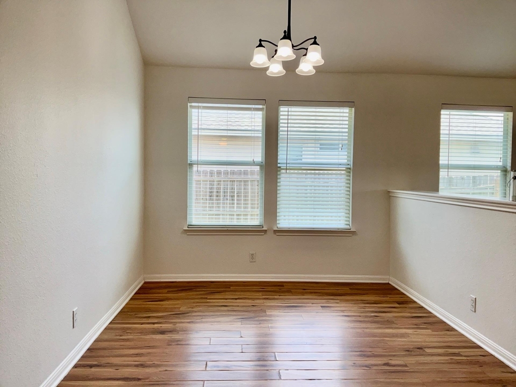706 Stewart Dr - Photo 7