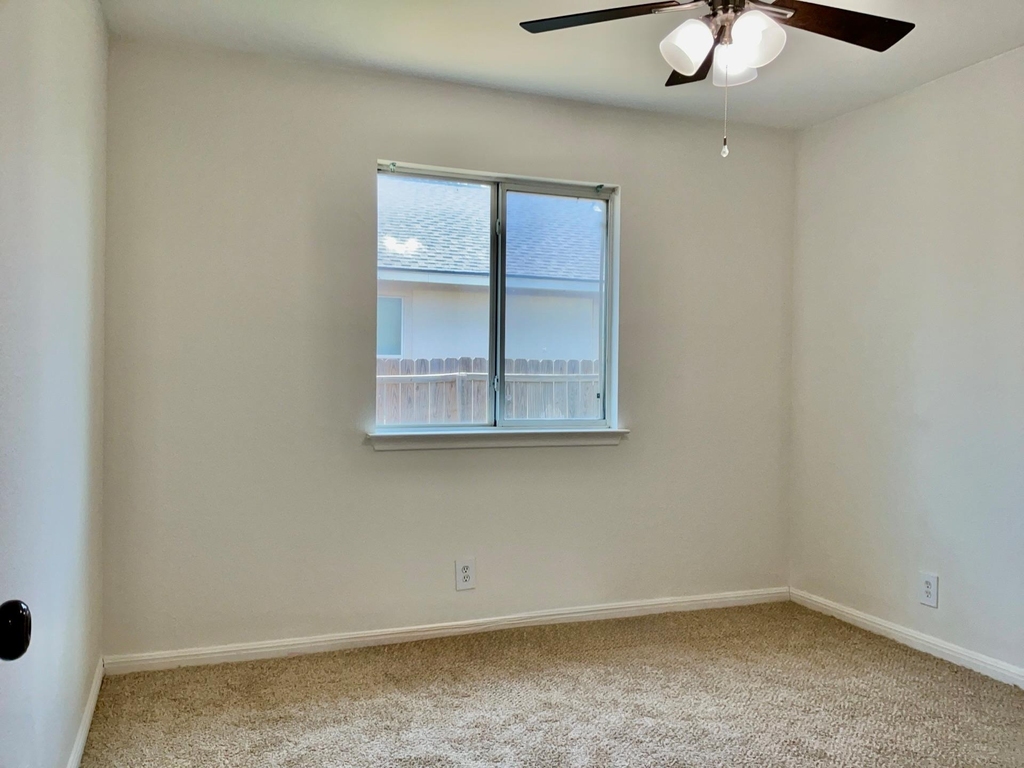 706 Stewart Dr - Photo 18