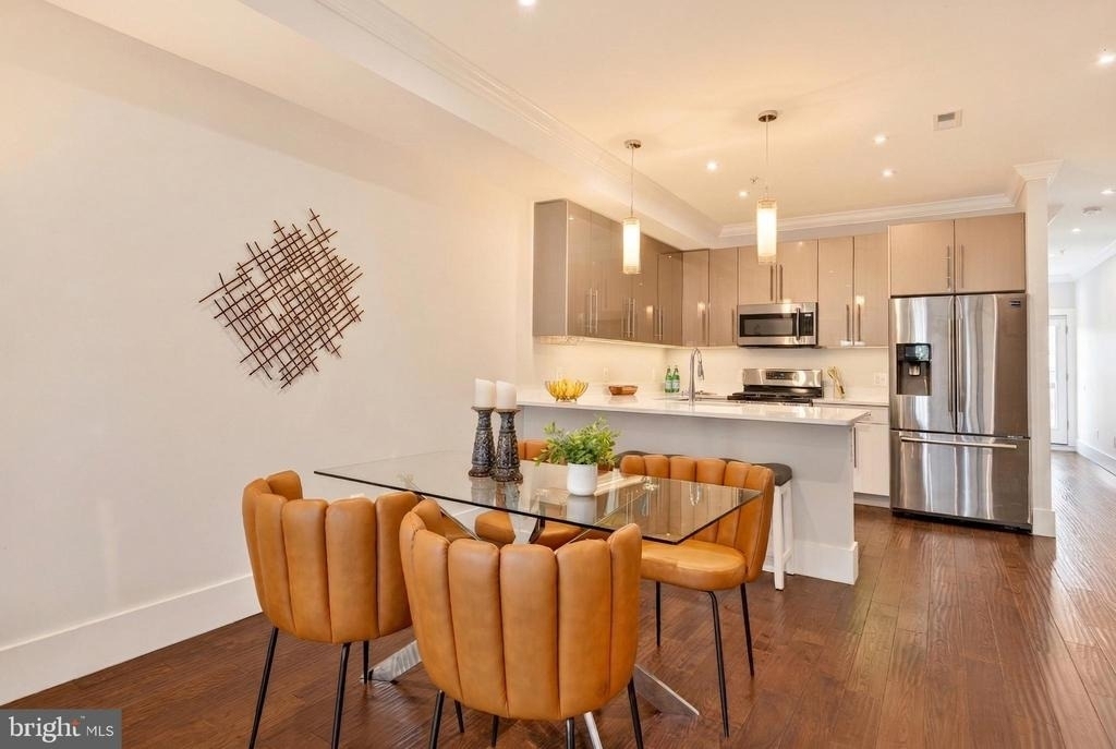 1711 D Street Se - Photo 3