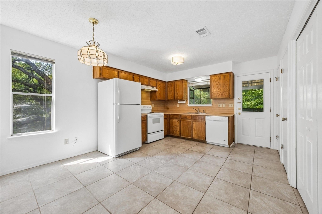 8202 Mescalero Dr - Photo 3