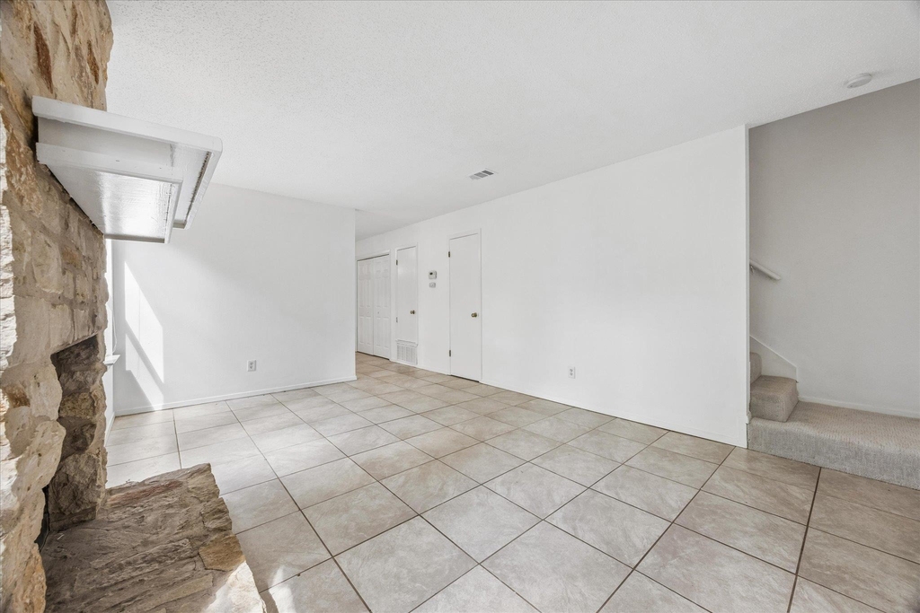8202 Mescalero Dr - Photo 2