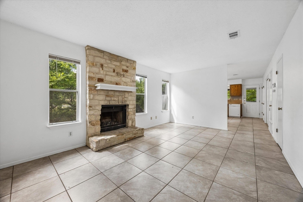 8202 Mescalero Dr - Photo 0