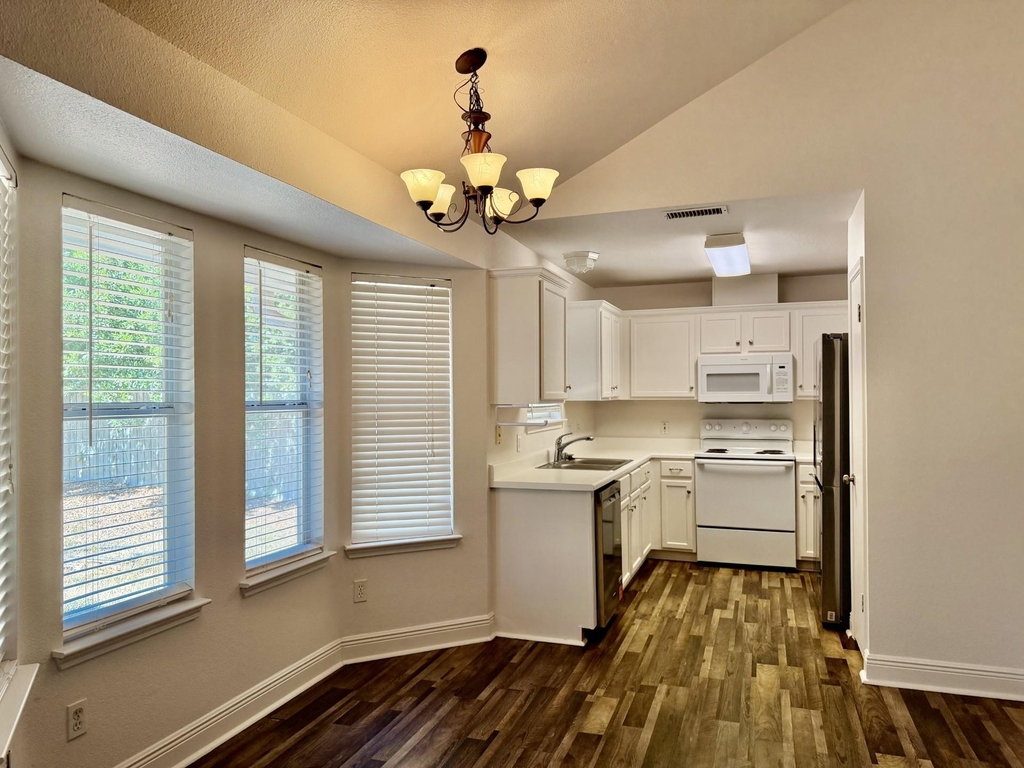 2202 Corbin Way - Photo 15