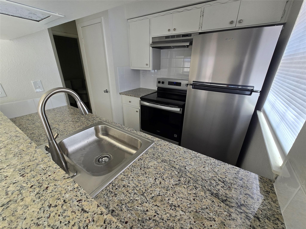 202 Northcrest Cir - Photo 5