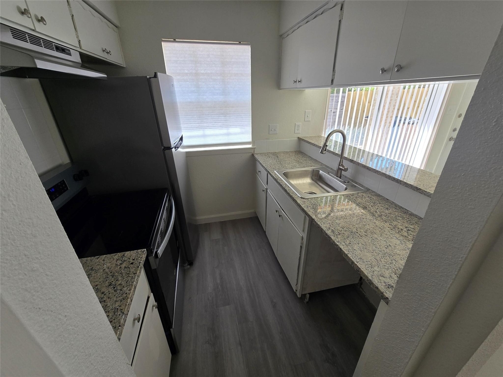 202 Northcrest Cir - Photo 4