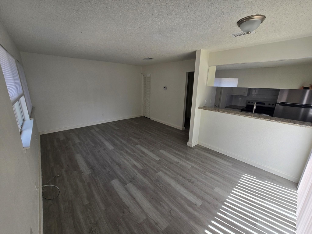 202 Northcrest Cir - Photo 3