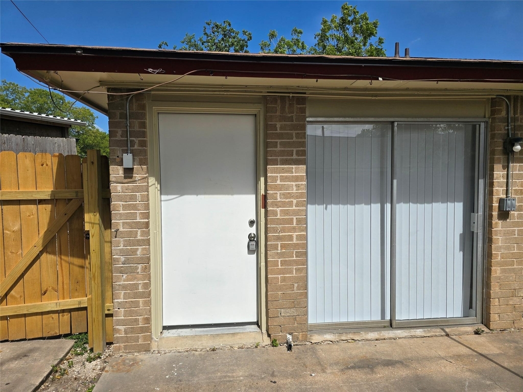 202 Northcrest Cir - Photo 2