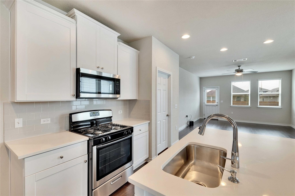 12121 Cimaizon Dr - Photo 2