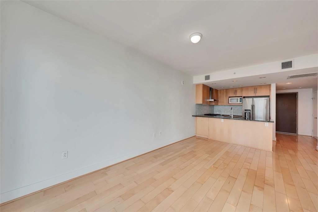 300 Bowie St - Photo 3