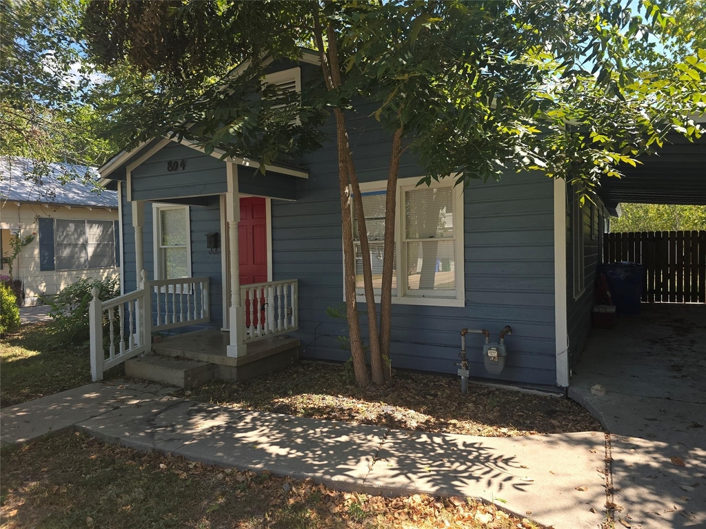 804 Lexington St - Photo 2