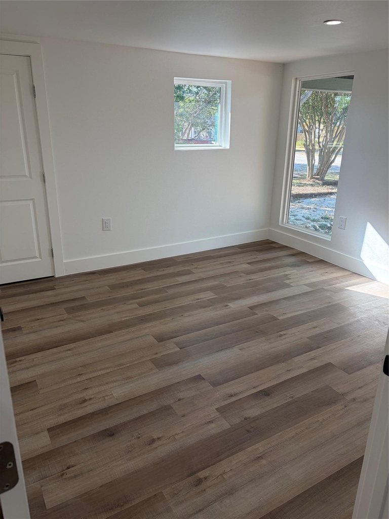 545 W Vaughan St - Photo 5