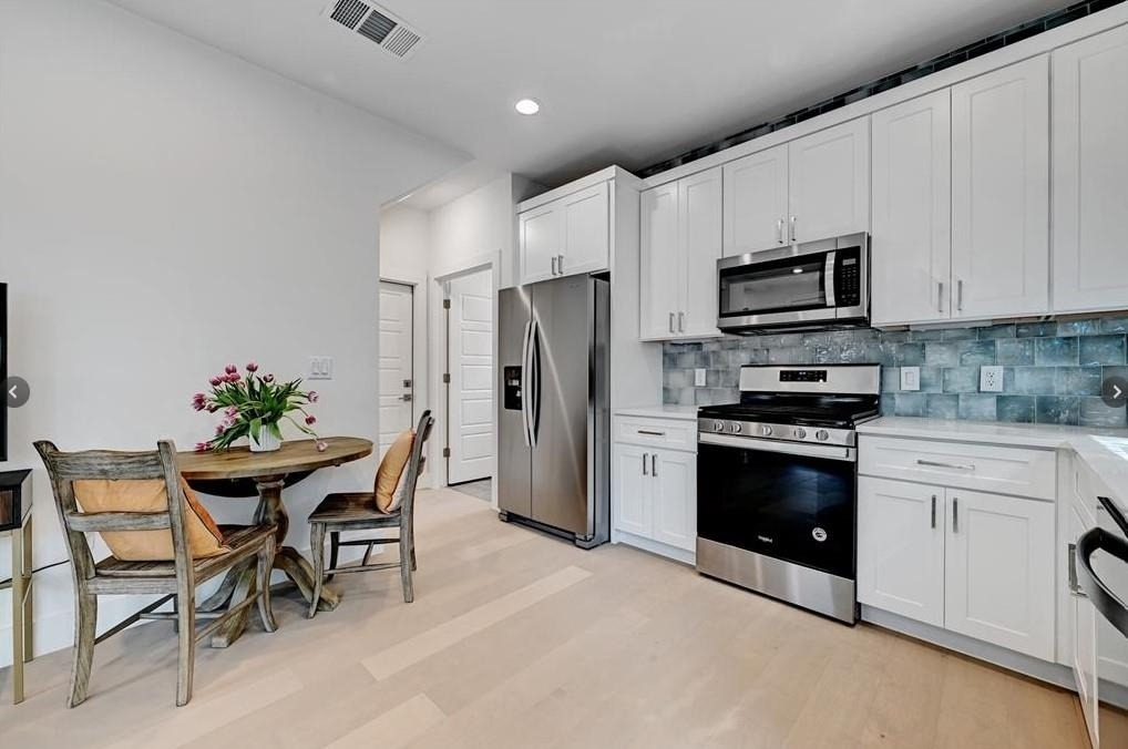 2405 E 11th St - Photo 11