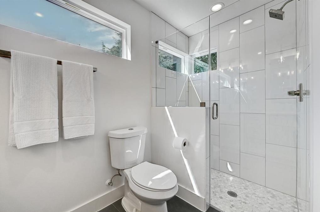 2405 E 11th St - Photo 18