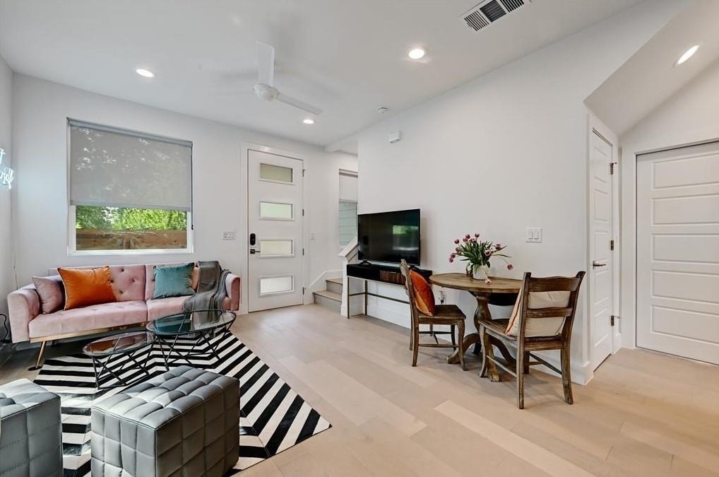2405 E 11th St - Photo 9