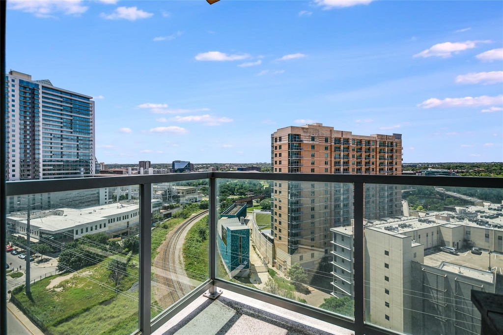 300 Bowie St - Photo 12