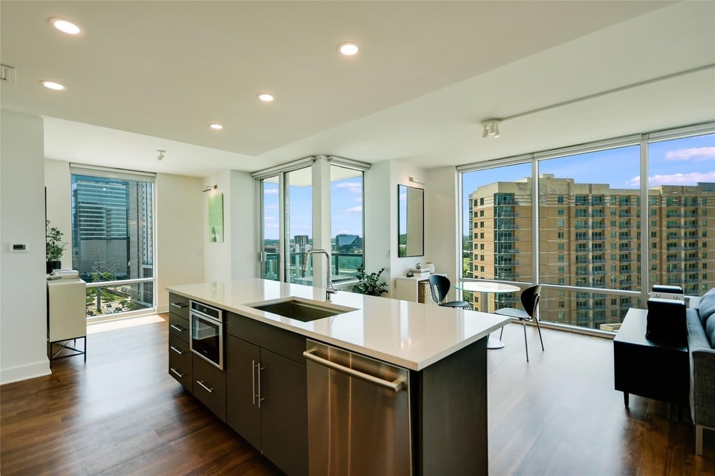 300 Bowie St - Photo 4