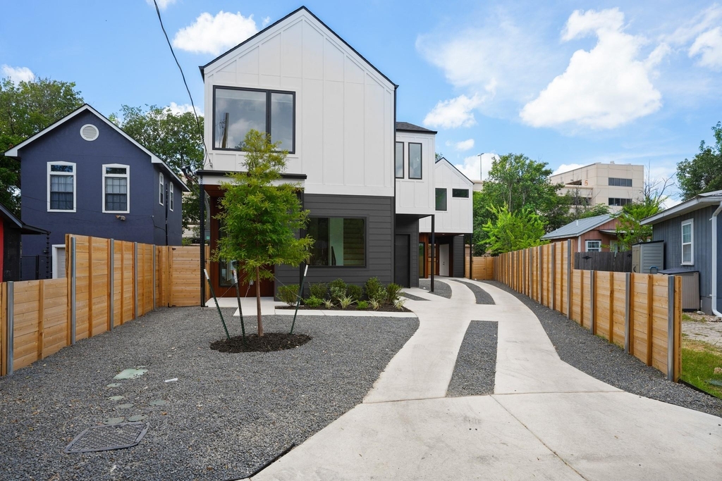 913 Capitol Ct - Photo 0