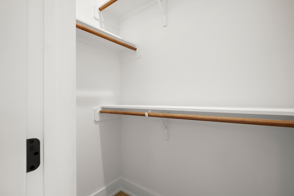 913 Capitol Ct - Photo 22