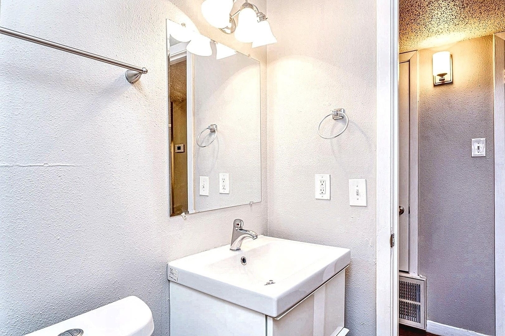 4007 Avenue C - Photo 6