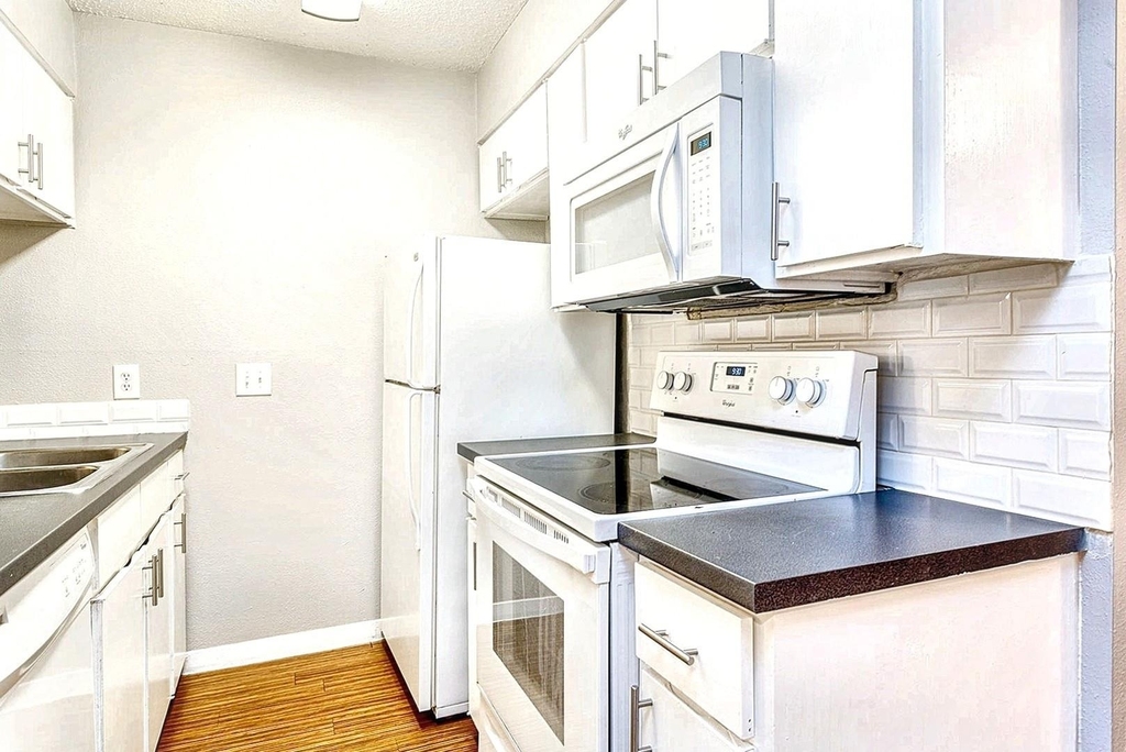 4007 Avenue C - Photo 1