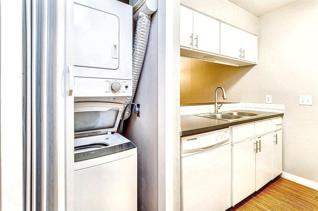 4007 Avenue C - Photo 3