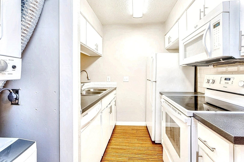 4007 Avenue C - Photo 4