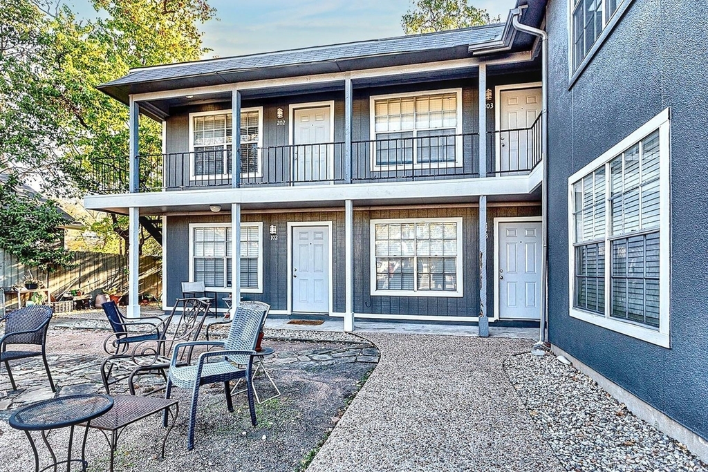 4007 Avenue C - Photo 0