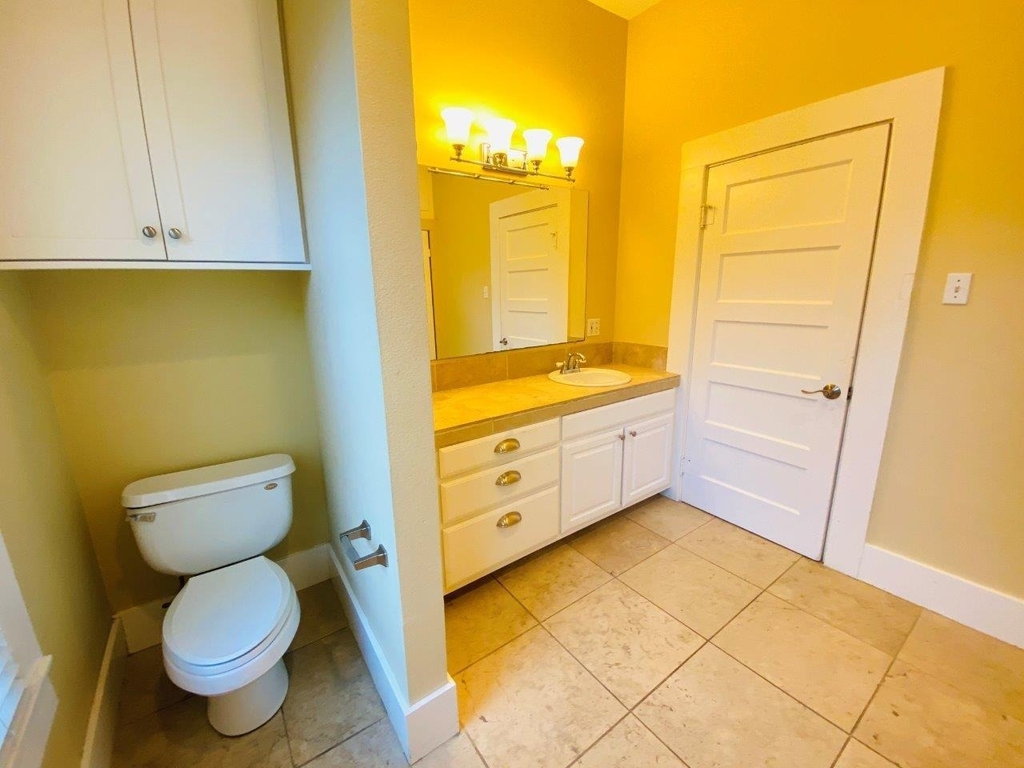 521 E Live Oak St - Photo 8