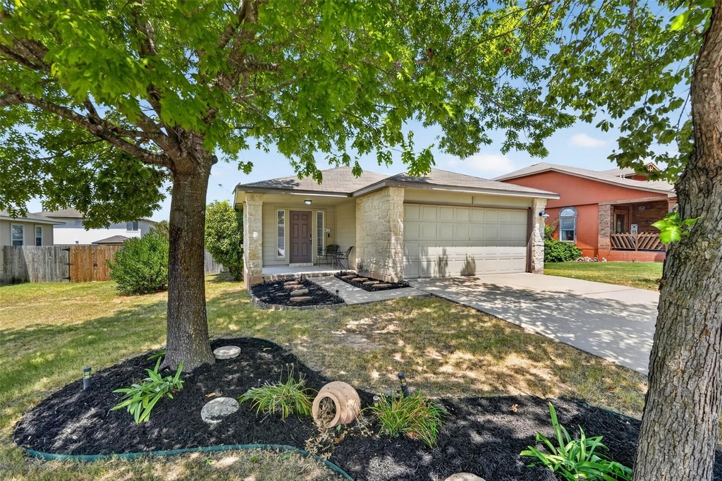 313 Wimberley St - Photo 0