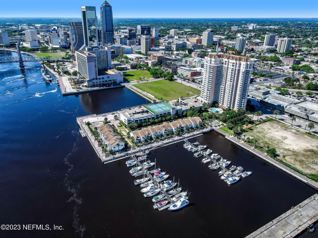 400 E Bay Street - Photo 4