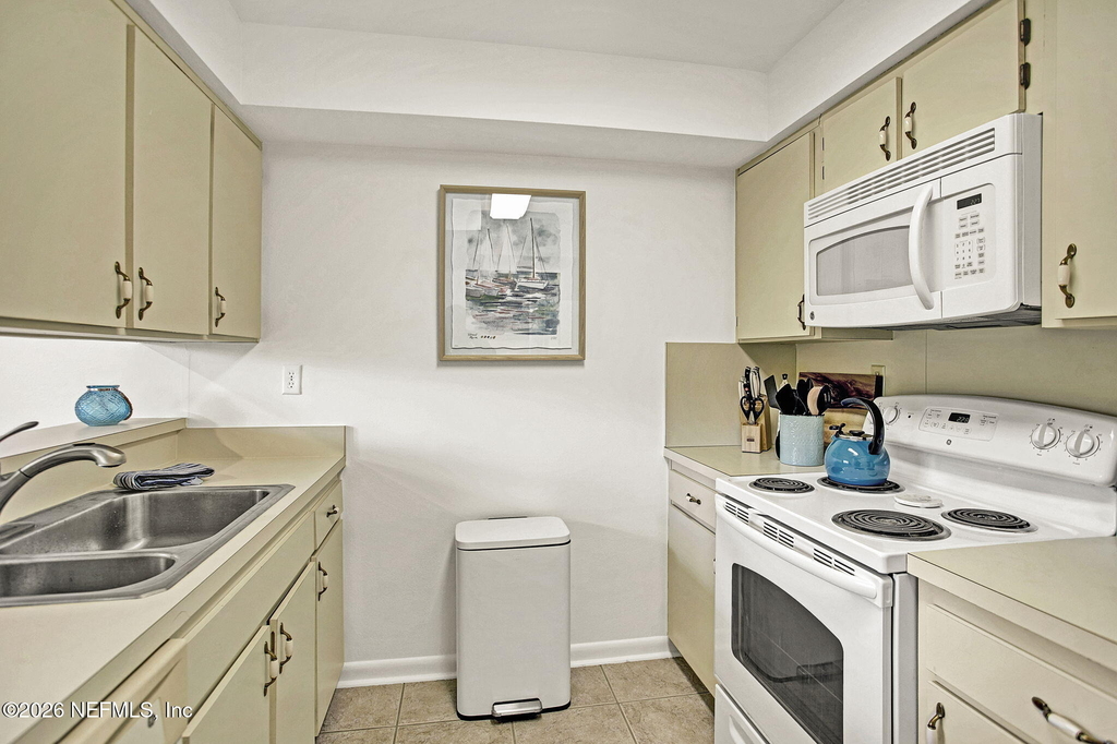 743 Spinnakers Reach Drive - Photo 6