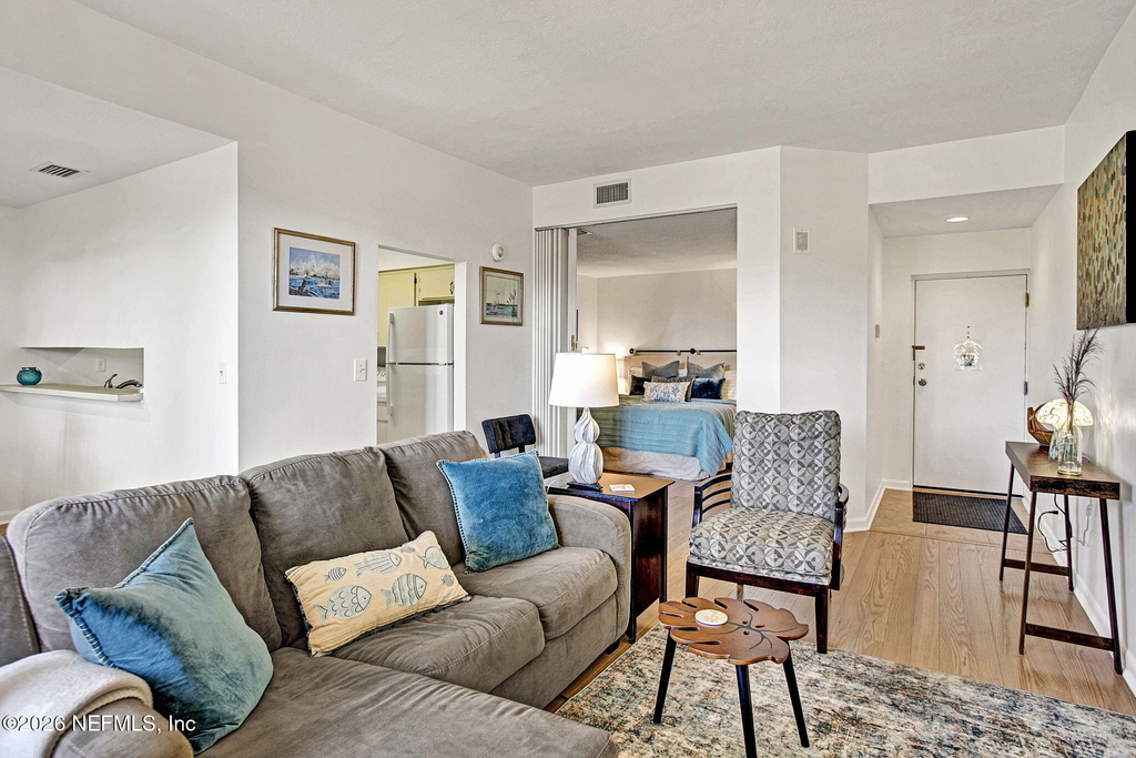 743 Spinnakers Reach Drive - Photo 2