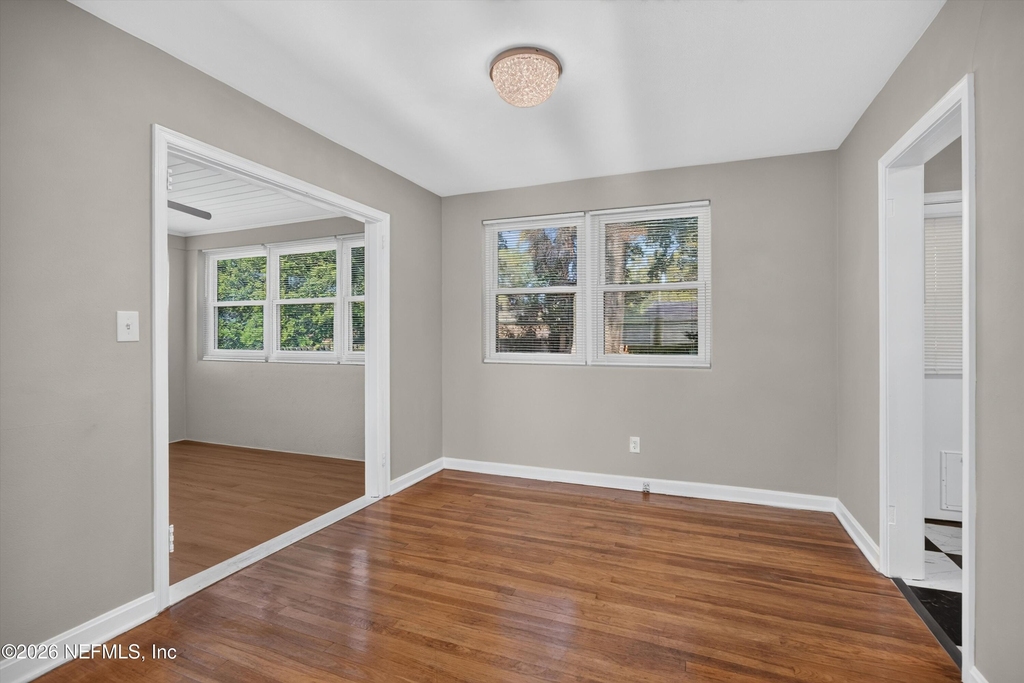 6338 Mercer Circle W - Photo 11