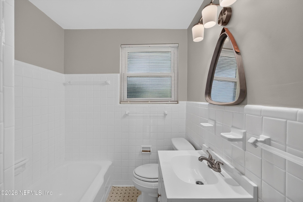 6338 Mercer Circle W - Photo 16