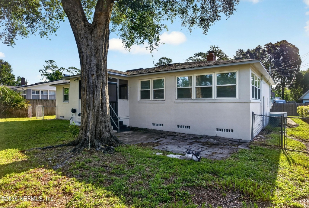 6338 Mercer Circle W - Photo 19
