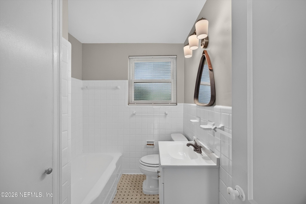 6338 Mercer Circle W - Photo 15