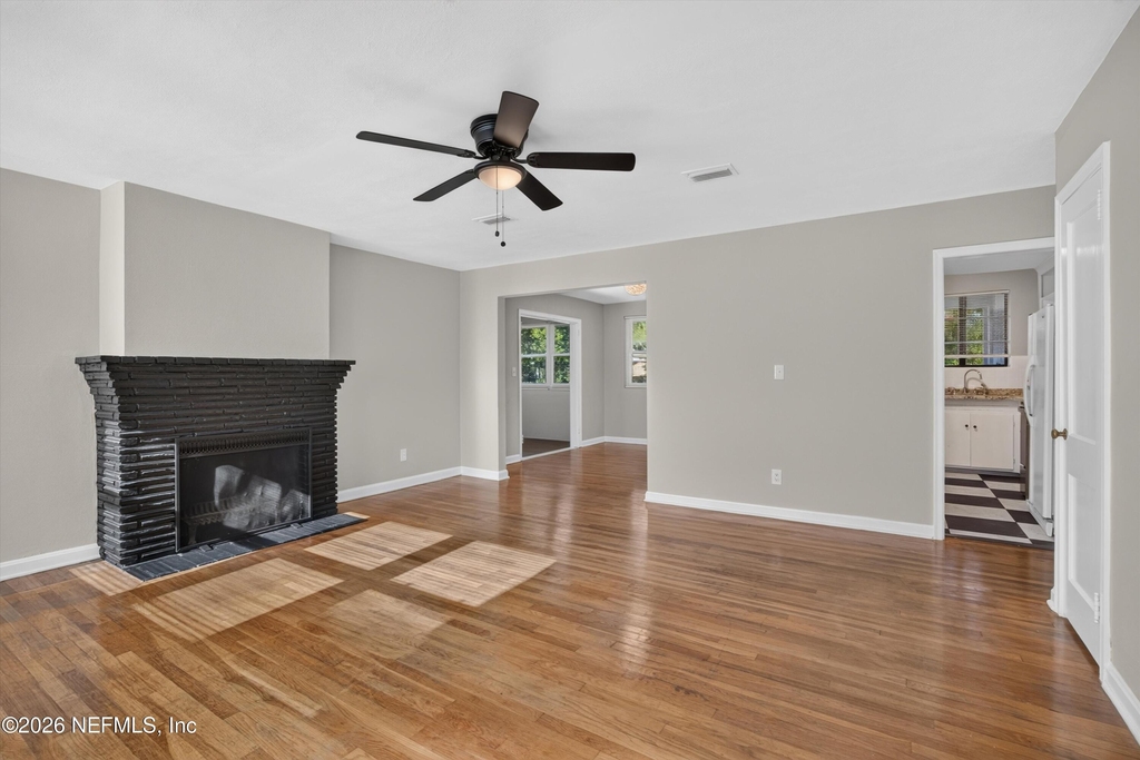 6338 Mercer Circle W - Photo 4