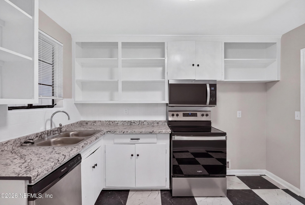 6338 Mercer Circle W - Photo 25