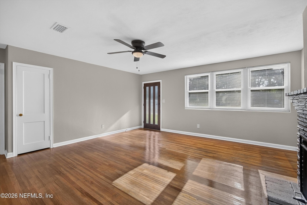 6338 Mercer Circle W - Photo 8