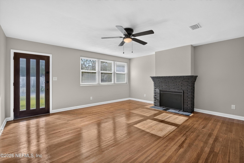 6338 Mercer Circle W - Photo 6