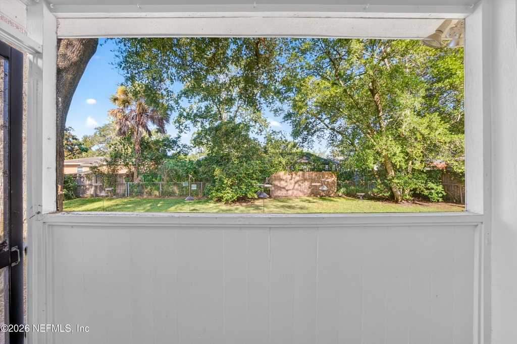 6338 Mercer Circle W - Photo 18