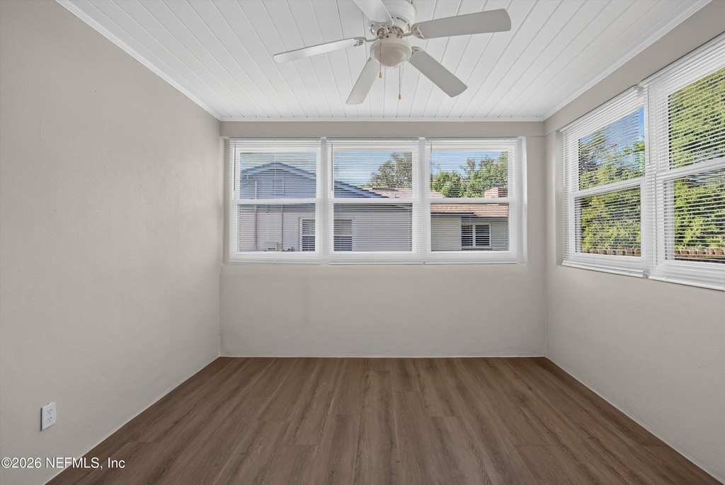 6338 Mercer Circle W - Photo 12