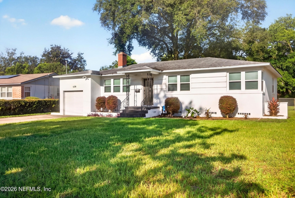 6338 Mercer Circle W - Photo 1