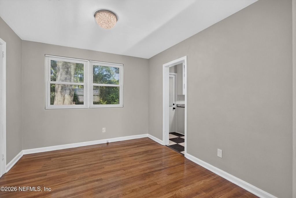 6338 Mercer Circle W - Photo 10