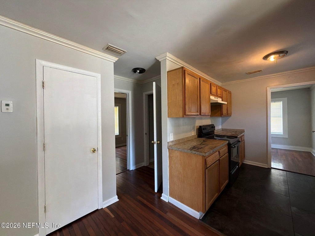 9116 Adams Avenue - Photo 8