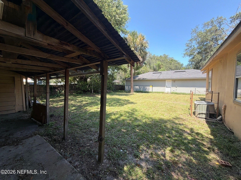 9116 Adams Avenue - Photo 4