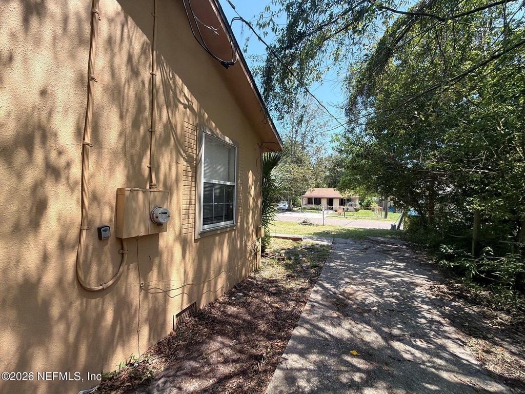 9116 Adams Avenue - Photo 5