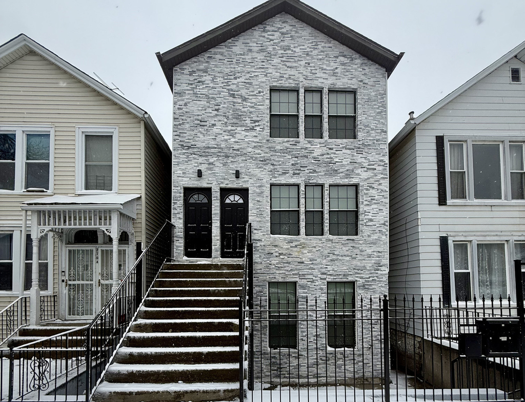 2702 S Union Avenue - Photo 0