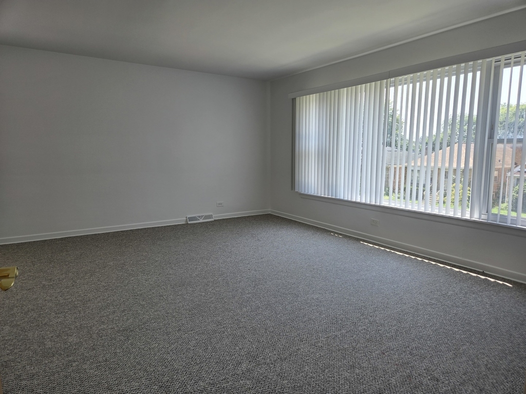 6039 N Artesian Avenue - Photo 4
