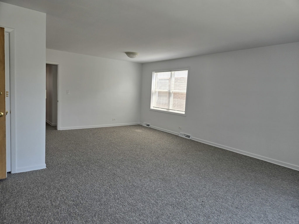 6039 N Artesian Avenue - Photo 5